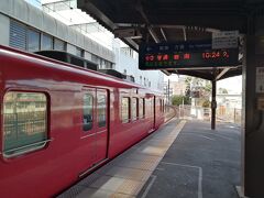 名鉄名古屋本線知立駅から名鉄三河線に乗り、刈谷駅下車。