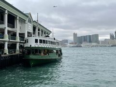 6日目はスターフェリーに乗って対岸の香港島へ。
運賃は大人1人3HK＄なので地下鉄やバスで海を渡るより遥かに安いです。8分で着くので酔う心配も無いです。