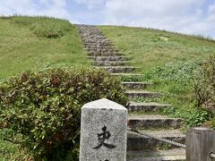 　　　　　　　　　　鍋塚古墳

　　　　　土師ノ里駅、改札出たらすぐ目の前に！
　　　　　古墳の上に登ることができますよ