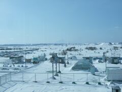 稚内空港の近くでソリや歩くスキーなどで雪遊びを楽しみました。