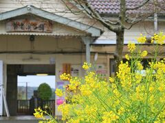 終点のひとつ手前、
養老渓谷駅で降ります。