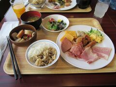 2月27日月曜日
最後の日にはホテルで朝食を食べました。１人2,000円です。朝6：30～食べられます。ビュッフェスタイルで、自分でタコライス・海鮮丼・沖縄そばなんかを作って食べることができます。種類が豊富で食べきれない。

