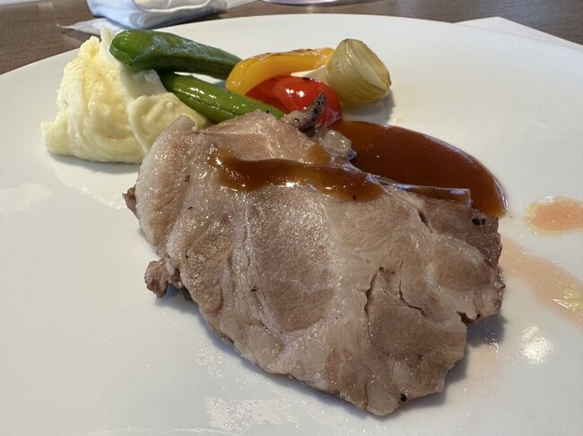 お肉とソースは言わずもがな美味しいのですが、マッシュドポテトがとても美味しかったです。