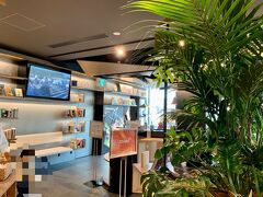 翌朝になりました
こちらで、無料の朝食をいただき
今日は早い時間からスタートです

チェックアウト後
荷物を預けるのは
フロントではありませんでした

いくつかのロッカー＆荷物置き場があり
そこに、自分で暗証番号を入れて
預けるスタイルです
これだと
時間のロスがなくて非接触
とても効率的でした

やはり、このホテル
いいなぁ

（※ホテルの詳細は、別記事で）






