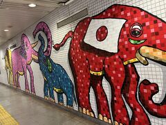 　蹴上駅下車。なんてカラフルな象さん。目を惹きます。そうか、動物園があるのね。楽しい気分を盛り上げてくれますね。