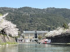 琵琶湖疏水記念館が見えてきました。もうすぐ舟旅が終わります。