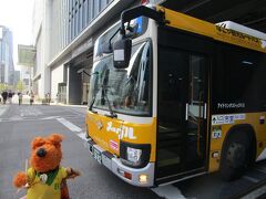 市バスターミナルから出るメーグルバスで名古屋城へ。
メーグルバスは1日乗り放題、C758バスにも乗車可、入場券やお店で割引サービスあり500円。超お得です！
が、本数が少なく、名所をたくさん回るのは難しいかも。
時間を有効に使うなら、地下鉄や通常の市バス利用がオススメです。
アジアからの外国人利用者多いです。9：30の始発は乗れない人もいました。
臨時便を出すのかな？？？
