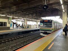 そうそう！！グリーン席も同一方向なら乗り継ぎできますよ～☆

地元駅でグリーン乗車券を地元駅～早川までの間を最初に買いました。。
で、戸塚で総武快速線を降りる際に、座席上のICタッチパネルにタッチしてグリーンの指定を解除して降ります・・
乗り継ぎの東海道線のグリーン席に乗ったら、同じように座席上部のICタッチパネルにグリーン指定のタッチをして完了です！！

なので、乗り継ぎの降車時に座席上部のパネルにICカードをタッチして解除するのを忘れないようにしてくださいね～

