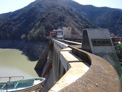 井川線はこのダムを作る資材を運ぶために作られたと言ってもいいらしい。黒部峡谷鉄道みたいなもんですね。