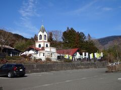 集落の中にある「南アルプスユネスコパーク井川ビジターセンター」。井川地区の観光拠点となる場所のようだ。内部には食堂もある。
今までの行動がのんびりしすぎて、だんだん時間がなくなり、内部を見学できなかった。