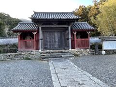 さらに奥には藩主の宗氏の菩提寺の万松院がありました。時間が遅かった為か、閉まっていて見学出来なかったのが残念です。