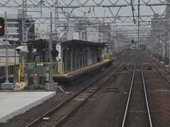 　萩ノ茶屋駅は高野線のみホームがあります。