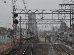 　浜寺公園駅を通過します。