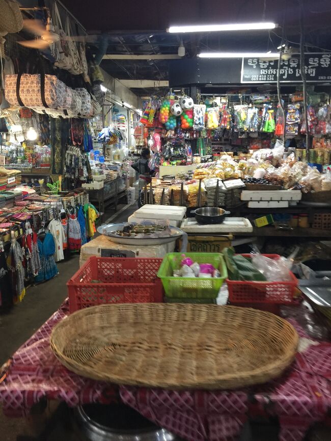 アンコールワットのオールドマーケットのお土産さんたくさん売っています。