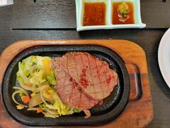 ウメシマで昼食
芦辺港の目の前です
丁度昼時で混んでいました
壱岐牛のステーキ美味しかった！