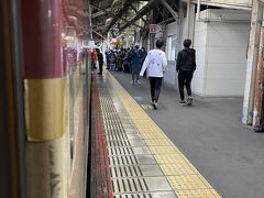 岡山駅に到着すると、速攻で下車。
サンライズ瀬戸と出雲の連結を外す作業が行われるのを見るためです。

ただし、サンライズ瀬戸が先に発車するのですぐに乗車しないと岡山に取り残されます。