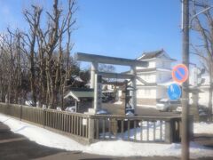 車窓から見えた釧路市内中心部の鳥取神社　心の中で参拝しました