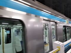地元東十条駅にて、始発列車朝4時32分発の京浜東北線各駅停車大船駅行きに乗車。