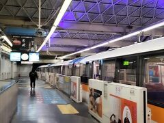 浜松町駅からの東京モノレールも始発列車。
