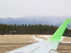 その離陸滑走中にも、手を振って見送ってくださる方の姿が。
夏でも真冬でも、まつもと空港はいつ来てもこれ。
だから、またここに来たくなる。

水や空気、国宝松本城と山並みはもちろん、
そこに暮らす人々の心も美しい松本。
松本の皆さん、行ってきます。
また来ます！