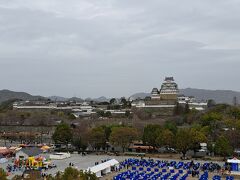 大手前公園では何かイベントをやっていた。
私は大手前公園の前にあるイーグレひめじへ。
途中のお土産物屋さんで購入したJALファーストクラスのサツマイモのお菓子「千姫さまの姫ぽてと」、すごく美味しかった。