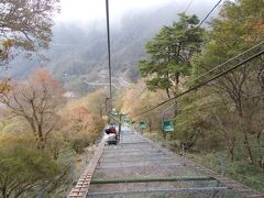 リフトで下山。バスの時間には間に合いましたがギリギリでした。けっこう長くかかるリフトの所要時間（15分）を計算にいれて余裕を持って行動しないと、バスに乗り遅れることになりかねないと痛感しました。