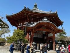 興福寺、南円堂。こちらで西国三十三ケ所巡りの第九番札所の御朱印を頂きました。