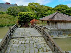 中国風の石造アーチ橋「天女橋」は、日本に現存する最古の石造アーチ橋として国指定重要文化財となっています。