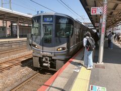 野洲駅で新快速に乗り換えて新大阪を目指します。