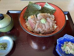 ステーキ丼
あまり期待してなかったけど、凄く美味しかった
わさびも今おろした感じ