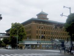 神奈川県庁．　中央の塔はキングと呼ばれる．