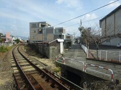 バス移動開始。紀州鉄道を横切って進みます。