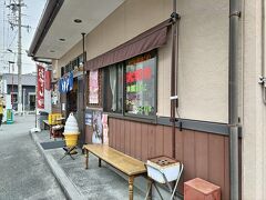 大判焼きやおでんが有名な『まるか村松商店』で、大判焼きを買おうかな？