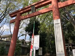 駅から歩いて１分くらいの場所にある八幡様へ。