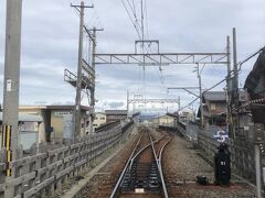 養老鉄道東赤坂駅を越えます。