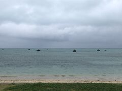 沢田の浜。海はめちゃくちゃ綺麗なんです。天気悪いけど。