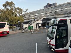 今回の旅は小倉駅北口のバスターミナルから。