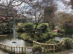 いい感じの日本庭園が。
ここは小簾紅園(おづこうえん)。
久呂川(揖斐川の旧名)の渡船場跡の碑が建っていました。
