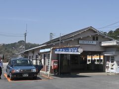 　　　　下市(しもいち)は吉野への玄関口です　　

　　　大峯山・洞川温泉・みたらい渓谷・天河村・黒川村
　　　これらへ行くバスが出ている重要ポイント駅です

　　　　