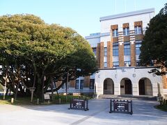 大正13年（1924年）に旧石川県庁舎本館として建てられた「しいのき迎賓館」。国会議事堂や総理大臣官邸などの設計にも携わった矢橋賢吉氏によるデザインで、長年石川県民に親しまれてきました