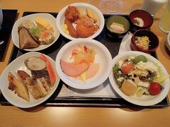 これ取りすぎなのでは？でも少しずついろんな種類を食べたいのです。