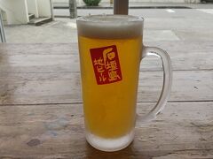 お昼はホテル目の前にある「石垣島料理と八重山そば いちばんざぁ」へ。
石垣島の地ビールが美味しいー！