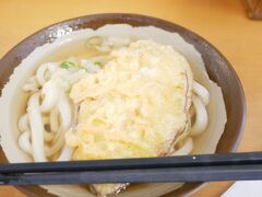 香川に来たらとりあえずうどん！と高松駅前のめりけんやさんへ。
天ぷらのせ、さすがに美味しい！前回来た時も思ったけど、高松のうどんのクオリティと手軽さ、ほんとすごい。