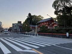 2023.3.30　木　AM6:10　八坂神社
車の中からパシャリ