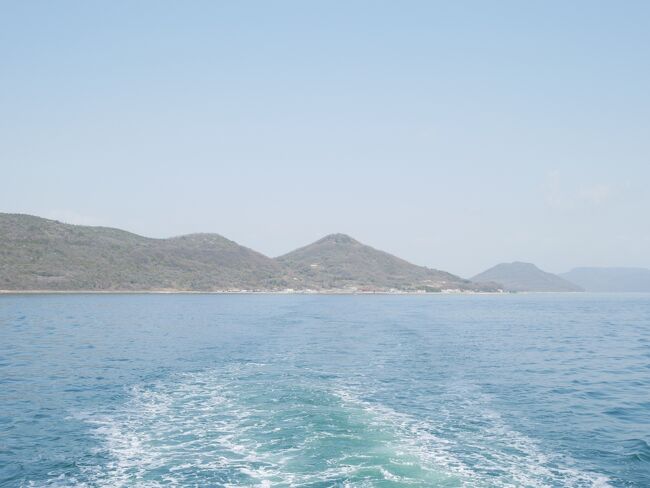 11：00のフェリーで男木島に別れをつげ、高松駅からタクシーで屋島に向かいます。高松駅から屋島へはタクシーだと30分、3500円ほど。<br />17：10の飛行機があるので、この日はどこへ行くかとても迷い。<br />金毘羅さんへお参りしたかったのだけど息子が階段上りたくないといい、私も体力的にきつい。四国水族館も少し遠いし、仏生山温泉は息子と一緒に入れないから無理…屋島は電車の乗り継ぎ時間とバスの時間が合わない、あ、タクシー使えばいいのか！と屋島に決定。水族館もあるし、源平合戦の地でもあるし。