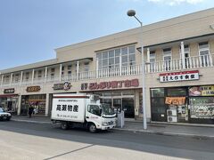 どんぶり横丁市場や、

活イカ1,800円はちょっと興味ありましたが、
一人で食べるにはちょっと...という感じでした。もうイカの寿司食べてしまっていましたし。