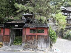 　　日本最古の寿司屋さんが、下市にあります

　　歌舞伎の演目「義経千本桜」の「鮨屋の段」に
　　その名が登場する『つるべすし 弥助』さん

　　創業800年以上
　　老舗中の老舗です

