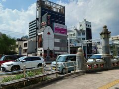 高速バスで松山から高知にきた。はりまや橋のバスターミナルで降りた。松山から高知・・・遠かった。