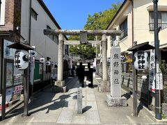 埼玉県川越市『川越 熊野神社』の写真。

うわっ！こちらだったんですね。。(>_<)
「銭洗弁財天（厳島神社）」がある場所は・・・。
学生さんが多かったので鳥居だけパチリして素通りしてしまいました汗

この前載せた鎌倉の『銭洗弁財天』はこちら↓

<桜を見に鎌倉へ♪『高徳院（鎌倉大仏）』『銭洗弁財天』人気カフェ
【ゆりあぺむぺる】の絶品パスタ＆プリン【スタバ】鎌倉御成町店と
チーズ専門店【ポルタム】のテラスから漫画フクちゃんのプールを
見ながらワインを★縁結び『葛原岡神社』「源氏山公園」の桜
2022年12月にオープンしたイタリアン【モキチ鎌倉】鎌倉店で
クラフトビール★カフェ【アナザー デイ カマクラ】【かまくらプリン】
の激うまかまくらプリンロール★たい焼き【鎌倉 浪花家】>

https://4travel.jp/travelogue/11816990