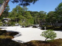 ５００００坪の日本一の庭園と横山大観をはじめとして2000点ものコレクションを所蔵して、四季に合わせて作品展示を入れ替え
横山大観作品は１２０点の中から常時20点展示しているそう。